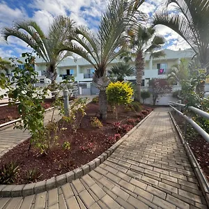 https://townhouse-in-oasis-de-fenabe-3.adeje-hotels.com